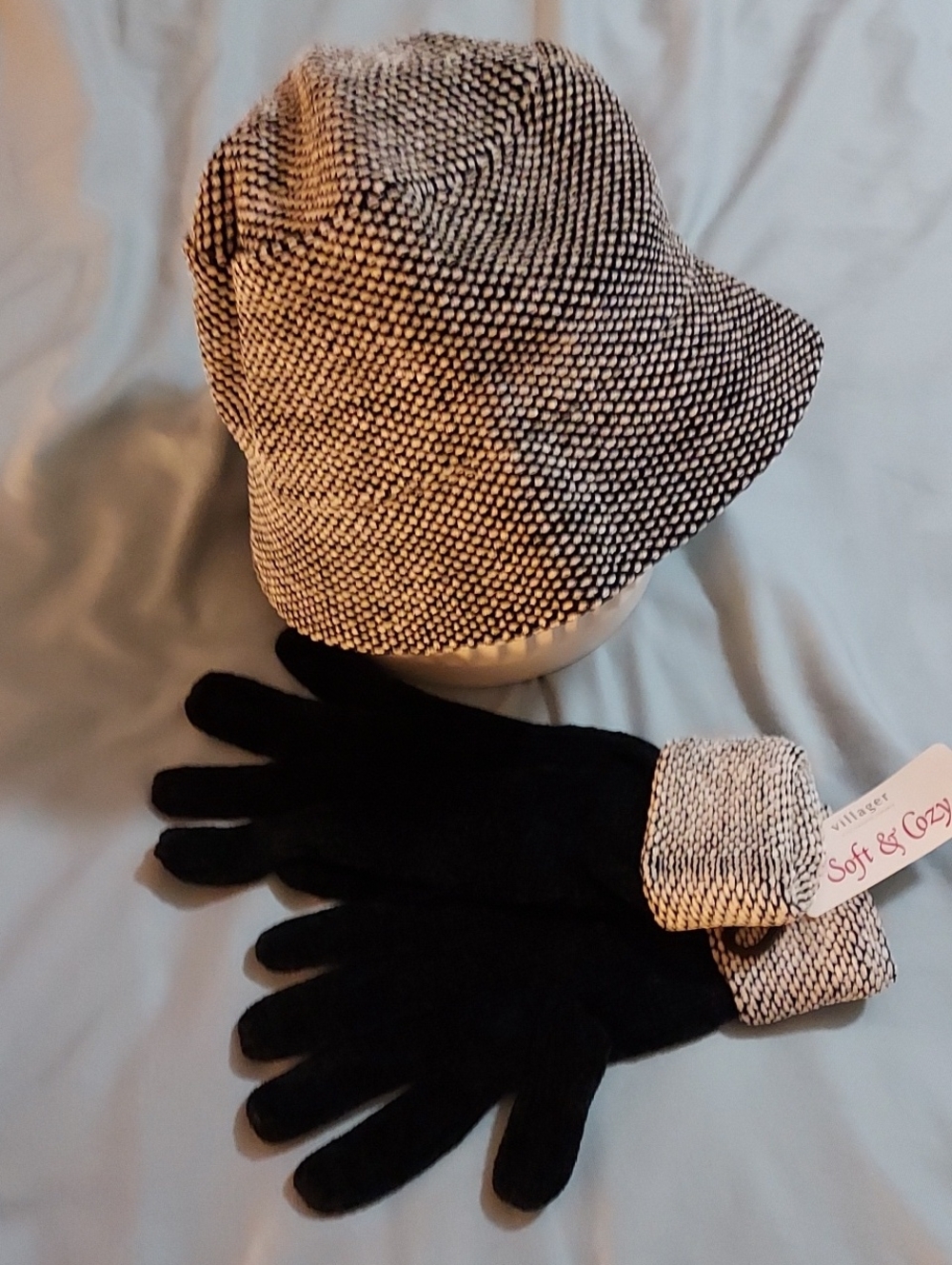 Liz Claiborne Black and White Patterned Hat with Black Gloves